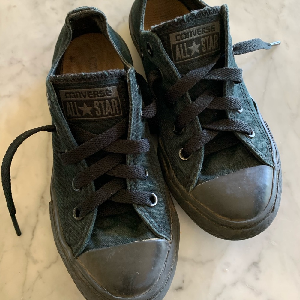 Kids all black converse